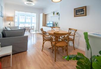 Apartamento El Espejo del Mar de Cadiz allows 18 year olds to book a room