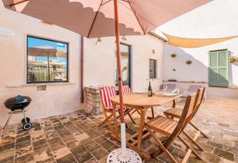 Casa La Mar has Balcony rooms