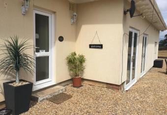 Stay at The lodge set in the grounds of a beautiful Manor House has Balcony rooms