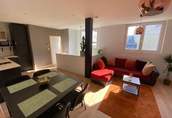 Appartement hypercentre avec terrasse has Balcony rooms