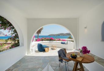 Kameo, Antiparos allows 18 year olds to book a room