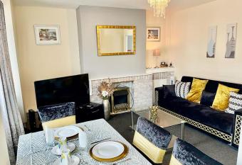 Lovely Holiday Home Near Cardiff City Centre - Madoc Road 3 Bedrooms Sleeps up to 7 allows 18 year olds to book a room