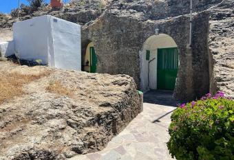 La cuevita de Hilario has Balcony rooms