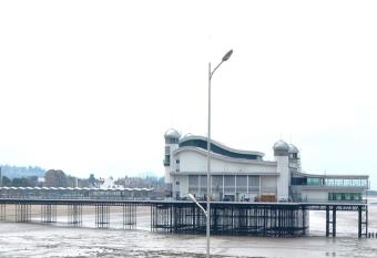 Bay & Harbour Holiday Apartments & rooms only allows 18 year olds to book a room