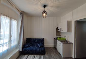 studio Le 46 bis allows 18 year olds to book a room