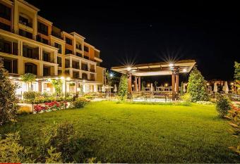 Premier Fort Beach apartments has Balcony rooms