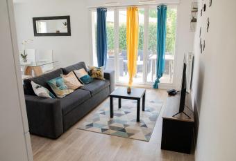 T3 bord de Seine,proche centre ville,parking priv   has Balcony rooms