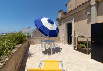 La casa di Ulisse has Balcony rooms