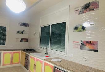 Charmant logement avec petit d  jeuner gratuit allows 18 year olds to book a room