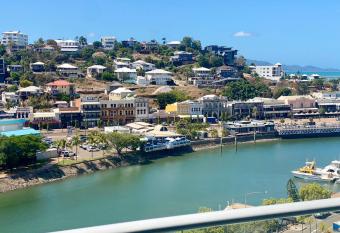 Oaks Gateway Suites has Balcony rooms