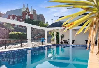 Eden Street Retreat has Balcony rooms