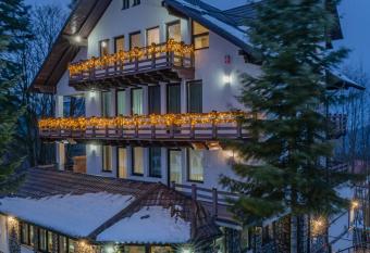 Vila Iris has rooms with a private hot tub