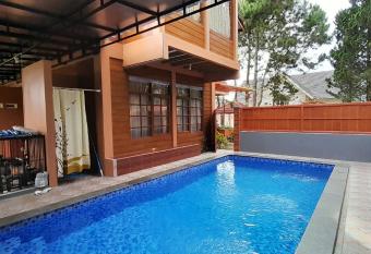 Vila Dinar 1 - VIB Lembang has Balcony rooms