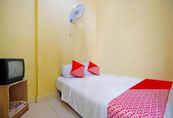 SPOT ON 91494 Kembang Kunir Syariah allows 18 year olds to book a room