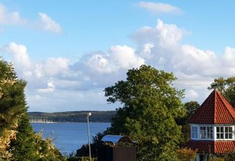 Ferienhaus Ostseesegler allows 18 year olds to book a room