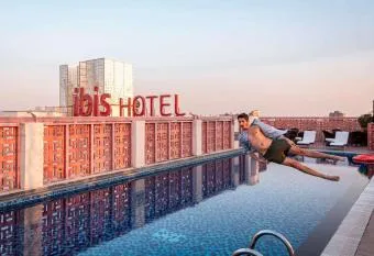 The Rock 90 has Smoking rooms