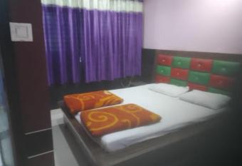 Hotel Maharaja Inn by WB Inn allows 18 year olds to book a room
