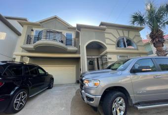 N-E-G The GALLERIA MALL of HOUSTON has Balcony rooms