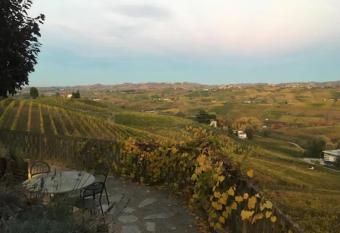 CANNUBI SAN LORENZO Appartamento-Via Crosia 8 bis-12060-Barolo-Cn allows 18 year olds to book a room