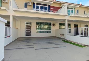 Spacious Double Storey House at Desaru Harmonia 2 has Balcony rooms