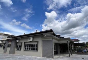 You&Me Corner Lot Homestay 17PAX has Balcony rooms