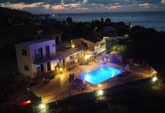 Holiday Apartments,Polynikis Sea-Cret, Pachyammos has Balcony rooms