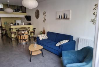 L   EFFERVESCENT has Balcony rooms