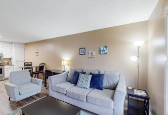 Country Club Villas #C has Balcony rooms