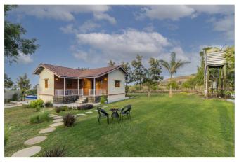 Fox Corner Villa has Balcony rooms