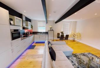 73B Weavers House - Mountergate allows 18 year olds to book a room