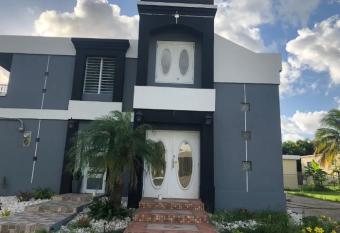 Hacienda Cerro Gordo casa de campo has rooms with a private hot tub