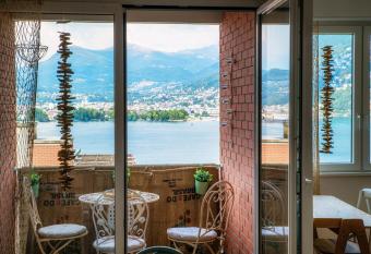 Collina Azzurra Lake View has Balcony rooms