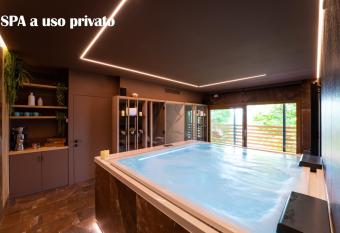 AL TIGLIO allows 18 year olds to book a room