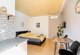 Airport Garden Room allows 18 year olds to book a room