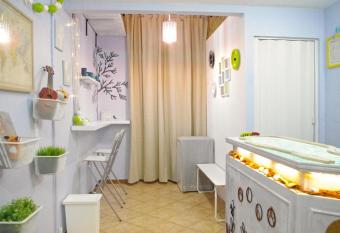 Hotel Alba allows 18 year olds to book a room