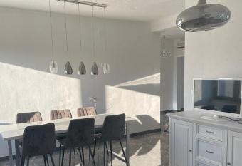 Apartman Roberta has Balcony rooms