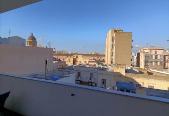 A casa di Maria has Balcony rooms