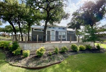 Quaint Tiny Home with Patio-4 Miles to Downtown has Balcony rooms