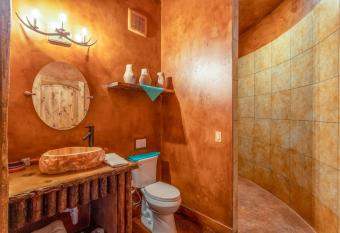 Zion White Bison Glamping & RV Resort - Tipis and Kivas has Balcony rooms