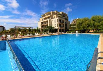 Sorrento - Menada Apartments allows 18 year olds to book a room