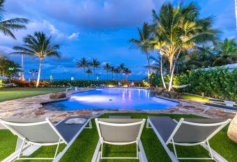 Private Beachfront Resort Style Home .. has Balcony rooms