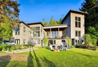 Liahona Guest House has Balcony rooms
