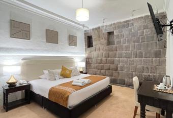 Katari at Plaza de Armas Cusco has Balcony rooms