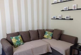 Apartamento, dos dormitorios cerca del centro allows 18 year olds to book a room