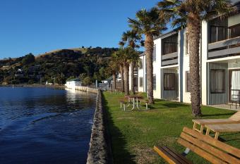 Akaroa Waterfront Motels allows 18 year olds to book a room