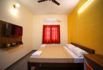 VR Inn 15 Min Walk From White Town allows 18 year olds to book a room