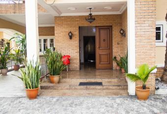 SMART APARTMENT - 4-bedroom Short-Stay home in a secured location has Balcony rooms