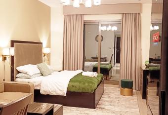 Elite Studio Downtown Burj Khalifa View allows 18 year olds to book a room