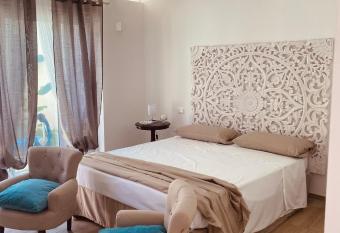 Suite Menhir allows 18 year olds to book a room