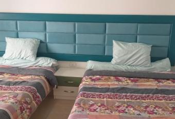 Studio Sheraton Plaza downtown 308 allows 18 year olds to book a room